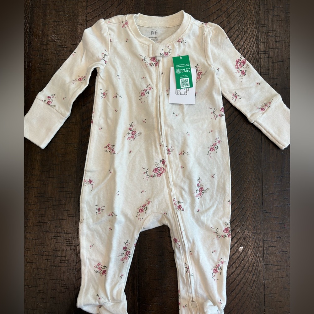 NWT Baby Gap Floral Zipper Pajamas 0-3 Month